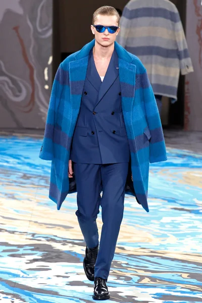 Look 15